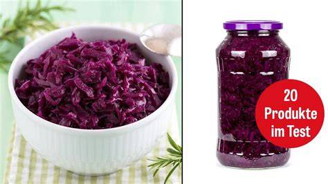 Frischer Rotkohl und Rotkohl im Glas nebeneinander