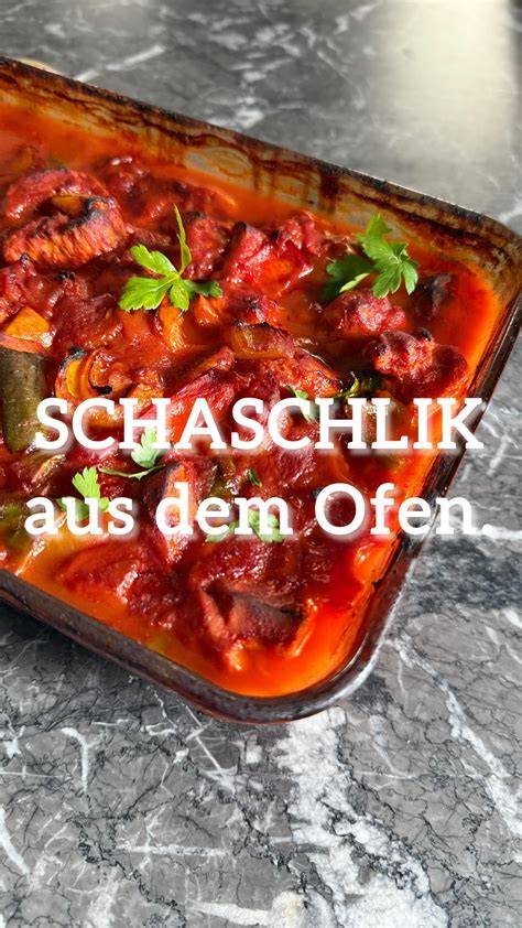 Frischer Schoko-Biskuitboden im Ofen