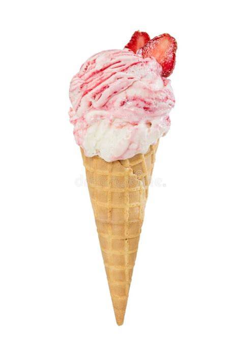 Frisches Erdbeereis in Waffel