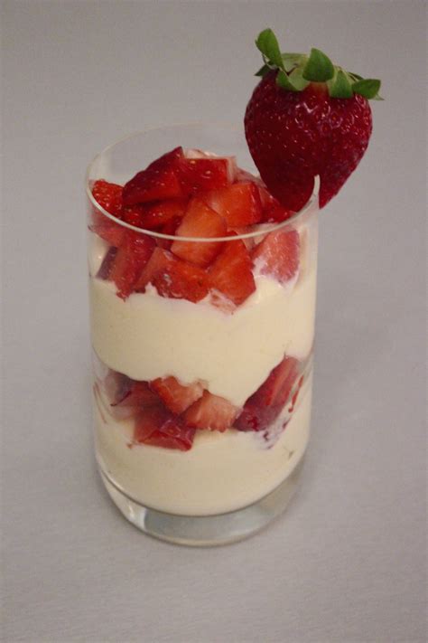 Frischkäse-Mascarpone-Creme in Schüssel