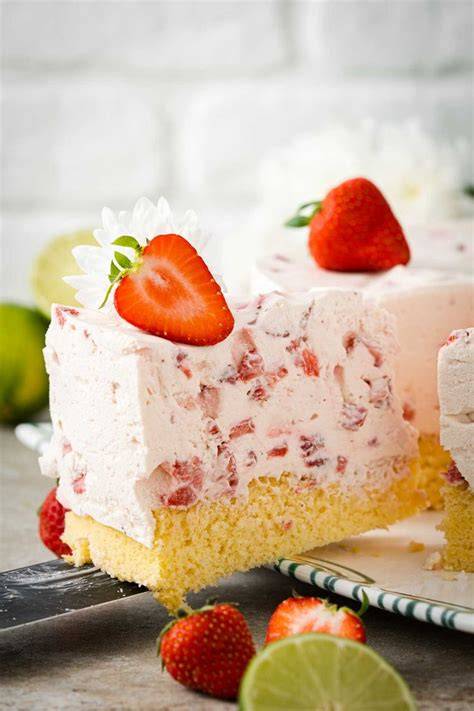 Frischkäsecreme, Brotboden und Aufbau der Torte im Schritt-für-Schritt Bild