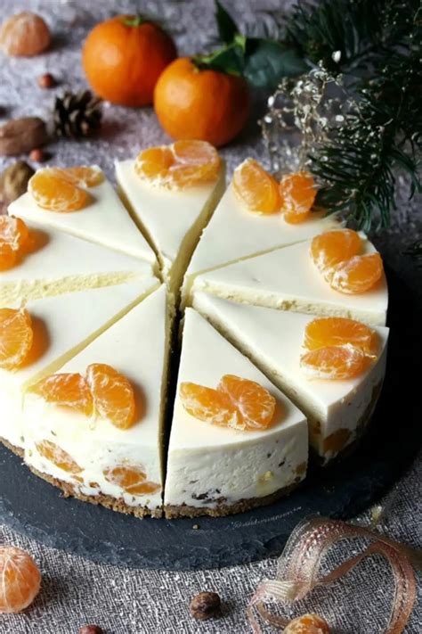 Frischkäsetorte ohne Backen mit Mandarinen angeschnitten