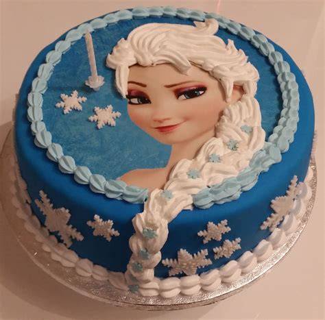 Frozen Elsa Torte - winterliche Motivtorte mit Schneeflocken und Drip