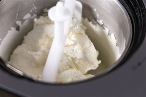 Frozen Joghurt in der Eismaschine - cremige Konsistenz