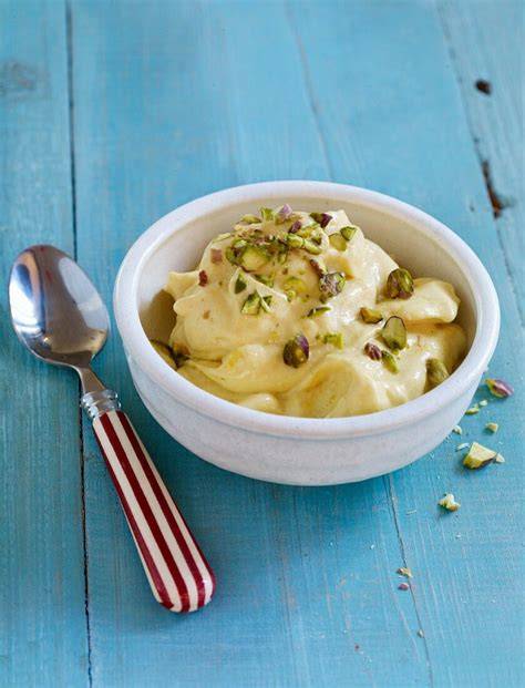 Frozen Mango Joghurt mit Pistazien