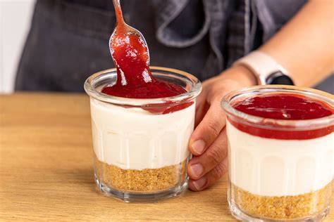 Frucht-Topping für Käsekuchen im Glas, Himbeer- und Mangopüree