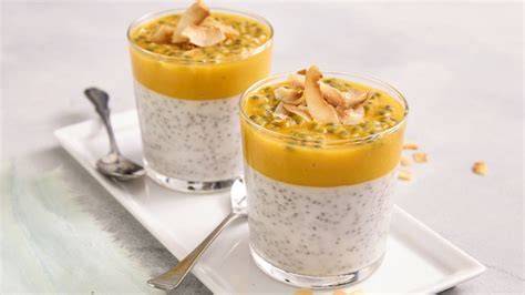 Frucht-Topping mit Mango und Papaya auf Chiapudding