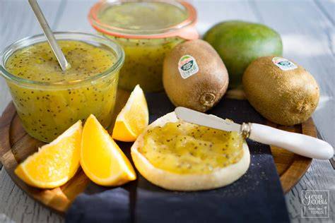 Fruchtaufstrich aus Kakis, Orangen und Mango