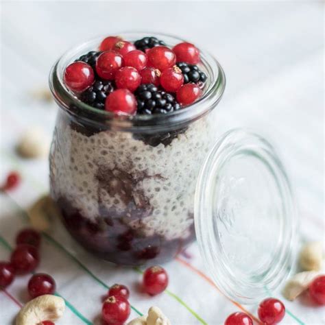 Fruchtaufstrich mit Chia und frischen Beeren