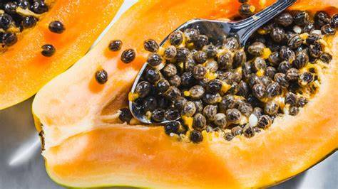 Fruchtfleisch und Kerne der Papaya