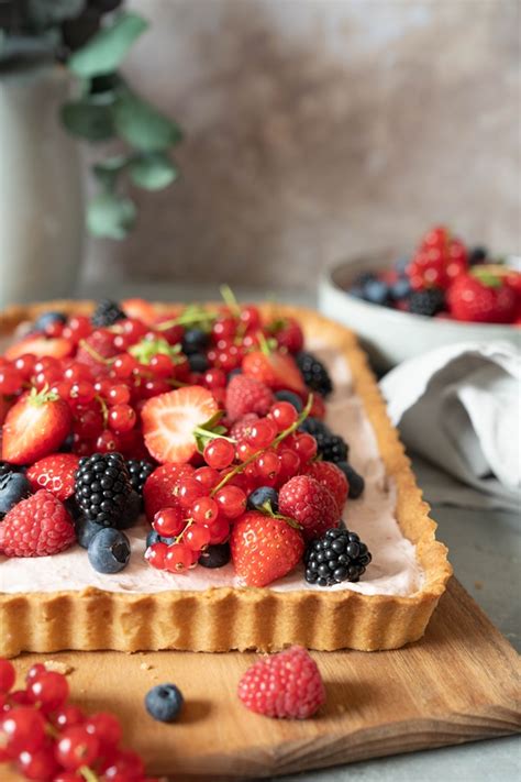 Fruchtige Creme für Tortenschicht anrühren