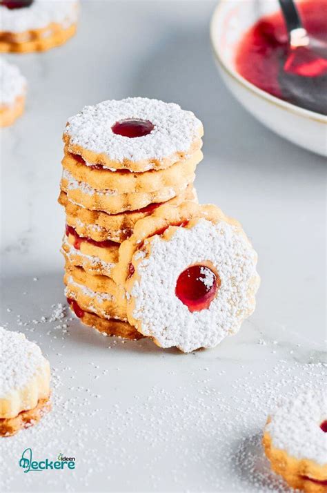 Fruchtige Kekse mit Marmelade und Zitronenglasur