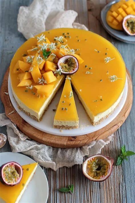 Fruchtiger Mango-Maracuja Cheesecake auf dem Kühlschrankkühlregal