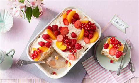 Fruchtiges Sommer-Tiramisu mit Beeren