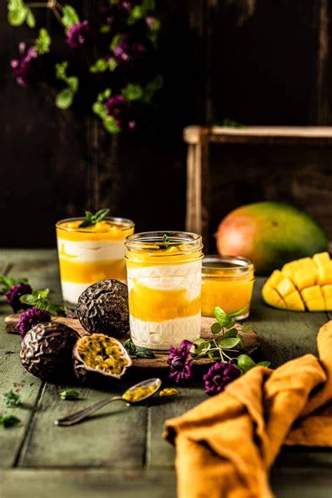 Fruchtsoße aus Mango und Maracuja als Beilage für den Crème Brûlée Käsekuchen