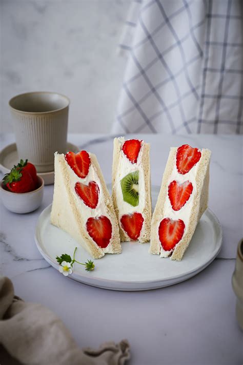 Fruit Sando Obstsandwich mit Mascarpone