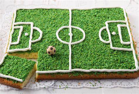 Fußballtorte als Highlight auf dem Kindergeburtstag