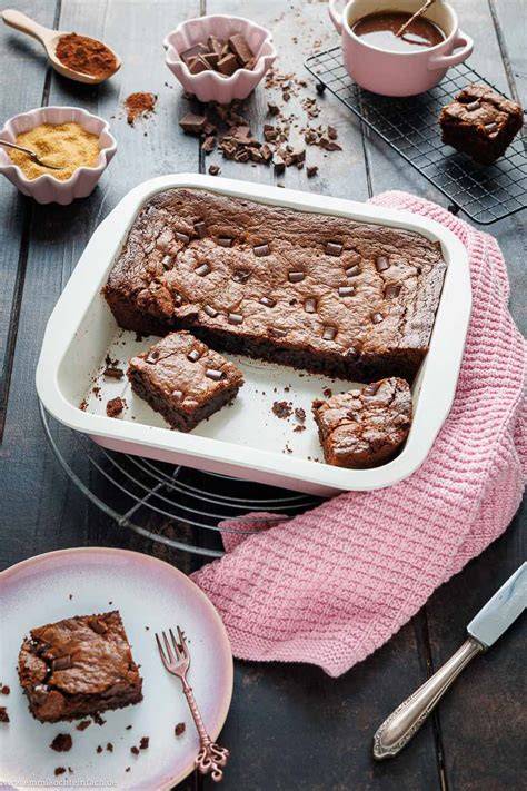 Fudgy Brownie-Stück als Inspiration für Dattel-Rührkuchen
