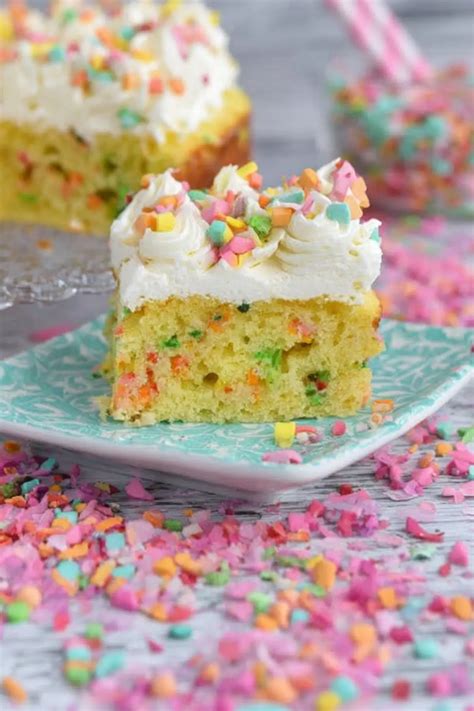Funfetti Cake mit bunten Zuckerstreuseln