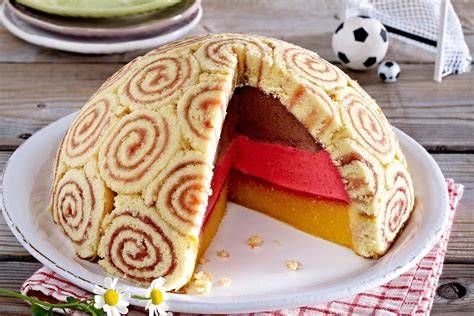 Fussball Kuppelkuchen mit Fondant-Dekor