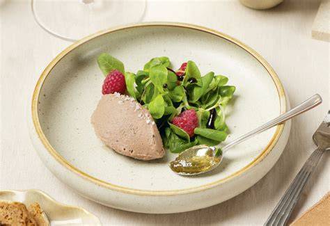 Gänseleberparfait mit Trüffel, Nockerl angerichtet