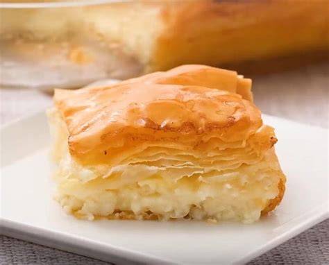 Galaktoboureko mit Goldbraunem Phyllo und Sirup