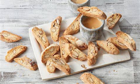 Ganze Cantuccini und zerkleinerte Cantuccini für Boden