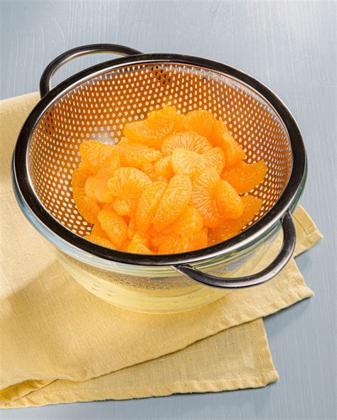 Garkörbchen mit abgetropften Mandarinen