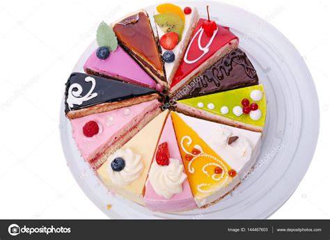 Garnierte Kuchenstücke auf Servierteller