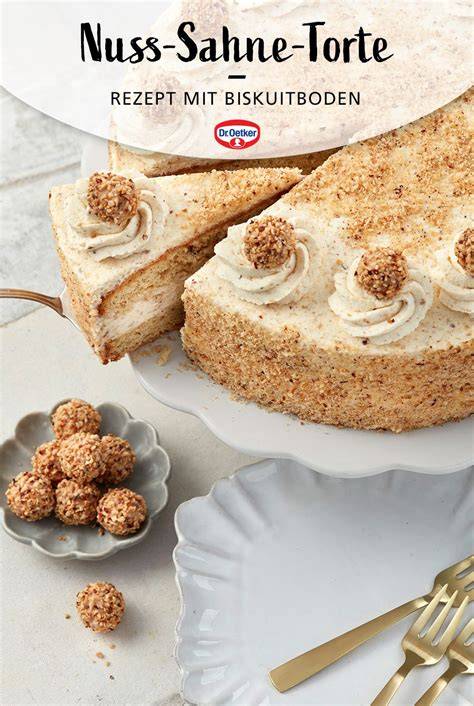 Garnierte Nougat-Nusstorte mit Deko-Pralinen und krokantem Rand