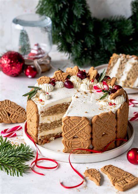 Garnierte Spekulatius‑Torte mit Kuvertüre und Krümeln