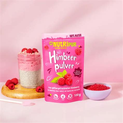 Garnierung mit gefriergetrocknetem Himbeerpulver