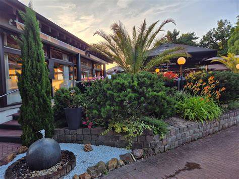 Gartenbereich und Wintergarten des Restaurant Schoko