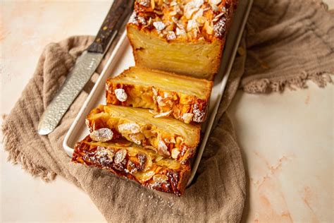Gateau Invisible: viele dünne Apfelscheiben in der Kastenform