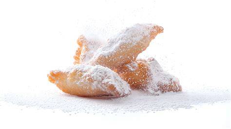 Gebackene Krapfen mit Marmeladefüllung und Puderzucker
