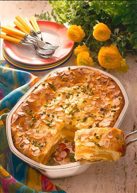 Gebackene süße Lasagne mit Aprikosen und Mandelblättchen
