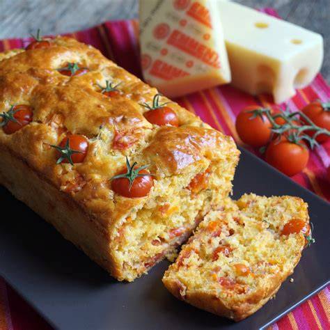 Gebackener herzhafter Kuchen angeschnitten