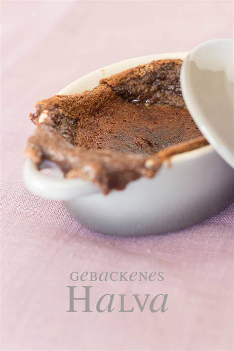 Gebackenes Halva im Schälchen