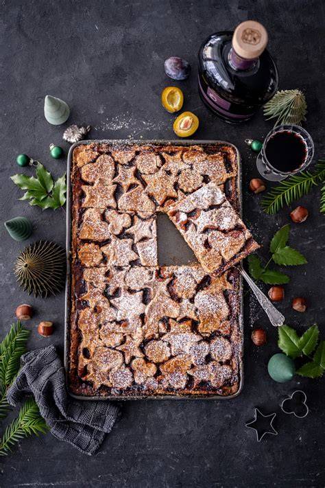 Gebratene Schokokipferl vor dem Backen auf Blech