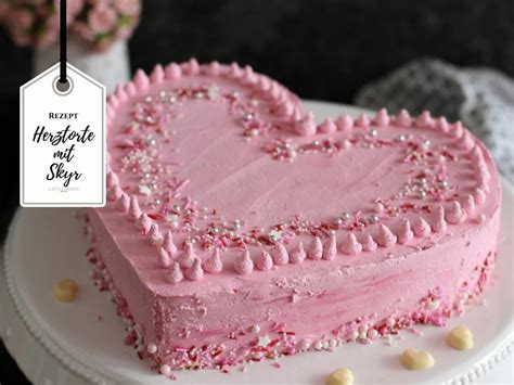 Gebrochene Herztorte mit blutendem Effekt für Valentinstag