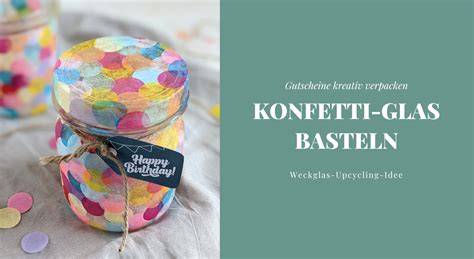 Geburtstag: Glas mit Etikett, Kerzen und Konfetti