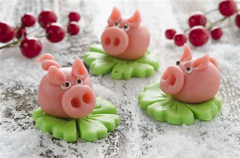 Gefärbtes Marzipan und Farbtuben