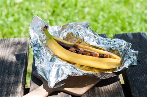 Gefüllte Banane in Alufolie am Lagerfeuer