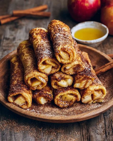Gefüllte French Toast Rollen mit Apfel-Zimt-Füllung und Vanillequark