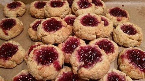 Gefüllte Haferflockenkekse mit Marzipan und Marmelade