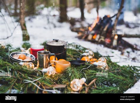 Gefüllte Orangen am Lagerfeuer im Topf