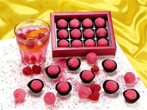 Gefüllte Pralinen: Himbeer und Lillet Varianten