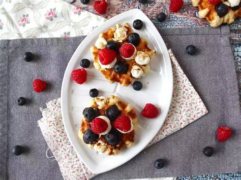 Gefüllte Waffeln mit Früchten