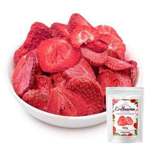 Gefriergetrocknete Erdbeeren für die Füllung und Dekoration