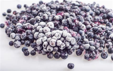 Gefrorene Blaubeeren mit Speisestärke gewendet